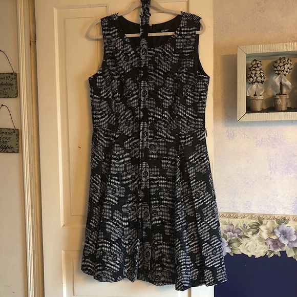 NINE WEST FIT AND FLAIR GORGEOUS DRESS,  SIZE:14 BUST:20.5”,  WAIST:17.5” - Picture 5 of 14